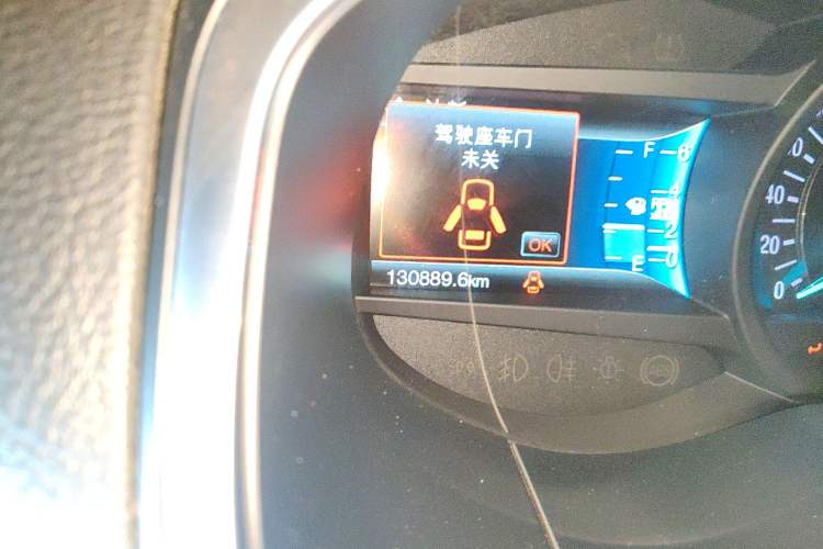 Used Ford Edge 2018 EcoBoost 245 Four-Wheel Drive Titanium 7-Seater Odometer Close Up