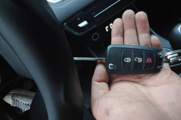 Used Great Wall King Kong Poer 2022 2.0T Manual Diesel Two-Wheel Drive Elite Version with Long Bed GW4D20M Vehicle Key