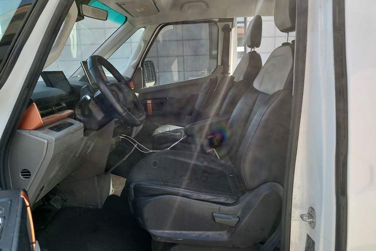 Used Farizon Super VAN 2024 Zhifu Edition Mid-Drive Mid-Roof 83 kWh Left Front Seat