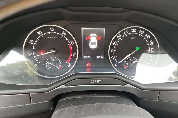 Used Skoda Superb 2016 TSI280 DSG Innovation Edition Odometer Close Up