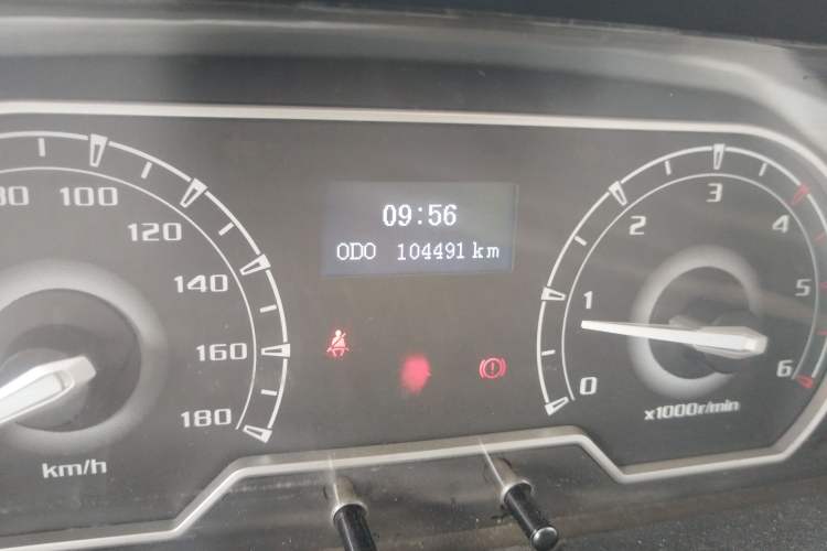 Used SAIC MAXUS Xintu V80 2019 2.5T Classic Version 6-Speed Manual Extended Wheelbase Mid-Roof Design 9-Seater