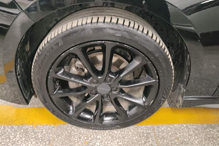 Used Lynk & Co 03 2020 1.5TD DCT Sport Edition Left Front Wheel Hub