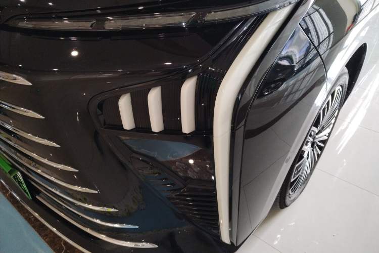 Used FORTHING Xinghai V9 2024 1.5TD 200km Qingyunti Series Flagship Edition
