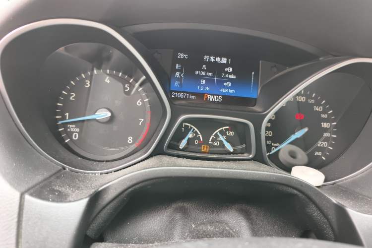 Used Ford Focus 2015 Sedan EcoBoost 180 Automatic Elite Model Odometer Close Up