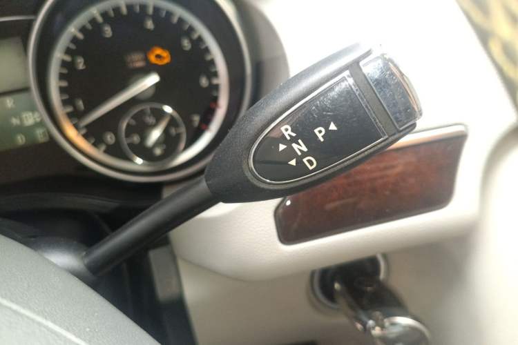 Used Mercedes-Benz R-Class 2010 R 350 L 4MATIC