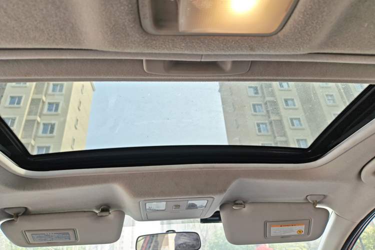 Used Nissan Tiida 2014 1.6L CVT Smart Model Headliner