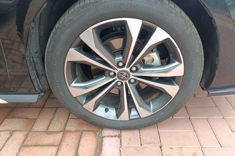 Used Toyota Granvia 2023 2.5L Hybrid Prestige PLUS Edition Right Front Wheel Hub