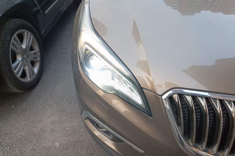 Used Buick Envision 2016 20T Four-Wheel Drive Luxury Model Right Front Headlight