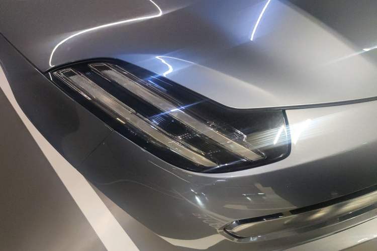 Used Zeekr 001 2021 Long-Range Dual-Motor WE Edition Right Front Headlight