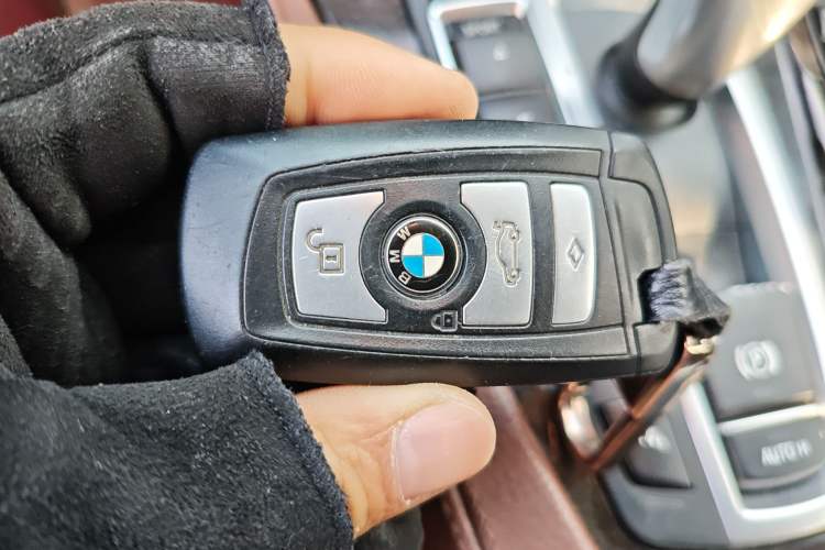 Used BMW 5 Series 2014 535Li Leading Model
