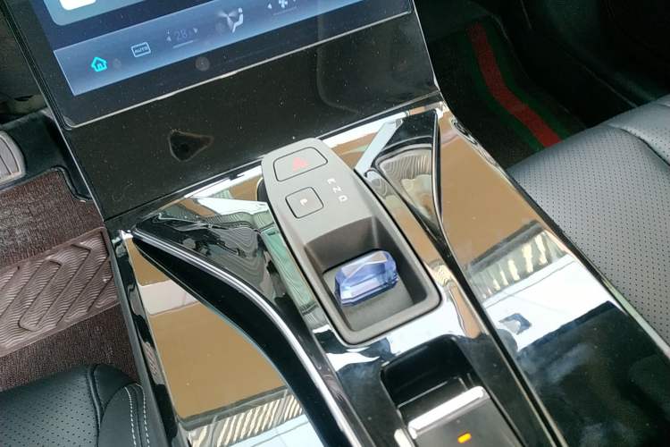 Used Dongfeng Aeolus Mage 2023 DH-i 1.5T Luxury Edition Gear Lever