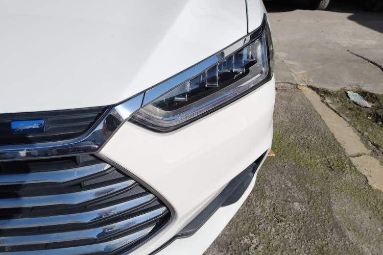 Used BYD Qin Pro 2019 Super Edition 1.5TI Manual Smart Connect Powerful Model China VI Standard
