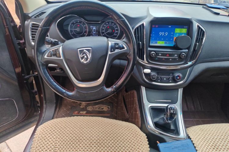 Used Baojun 560 2015 1.8L manual luxury version