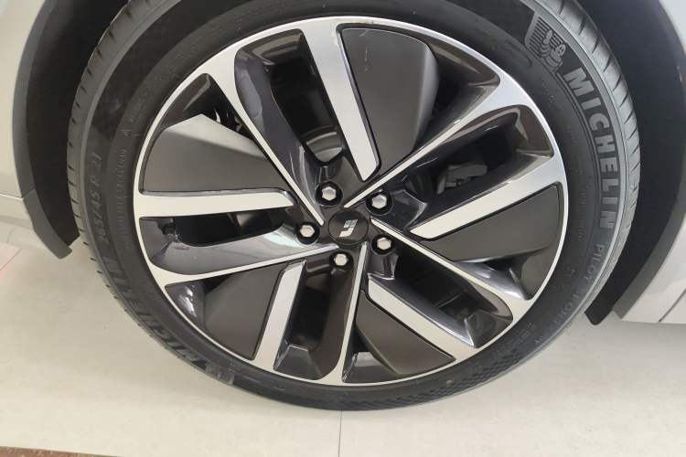 Used Li Auto L8 2023 Pro Model
