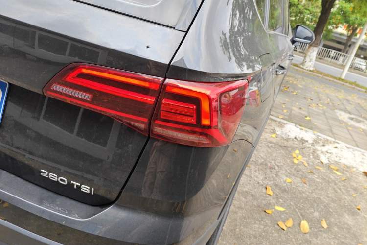 Used Volkswagen Tharu 2022 280TSI Two-Wheel-Drive Luxury Edition Right Rear Taillight