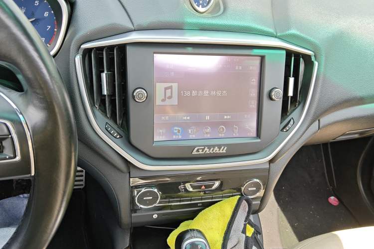 Used Maserati Ghibli 2014 3.0T Standard Edition Audio And AC Panel