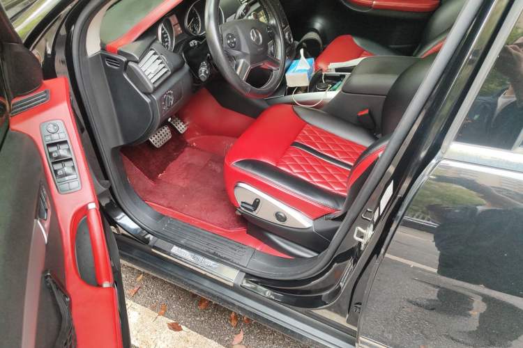 Used Mercedes-Benz R-Class 2014 R 320 4MATIC Business Model Left Front Seat