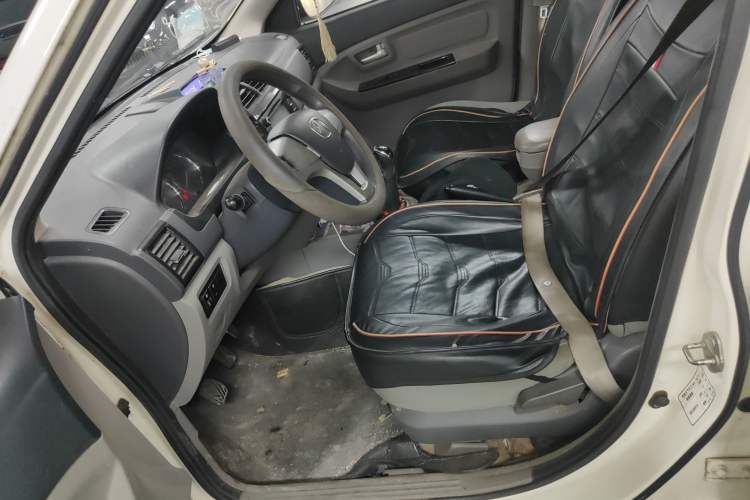 Used BAIC Weiwang M20 2014 1.5L practical type BJ415A Left Front Seat