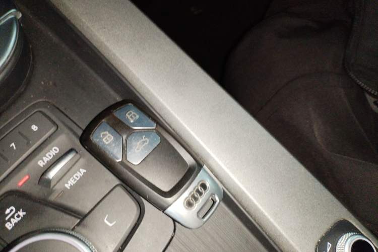 Used Audi A4L 2018 30th Anniversary Edition 40 TFSI Trendy Model Vehicle Key