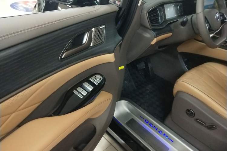 Used Denza D9 2022 DM-i 970 Four-Wheel Drive Flagship Model Driver Seat