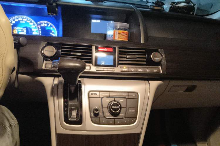 Used Honda Elysion 2012 2.4L VTi-S Prestige Edition Audio And AC Panel