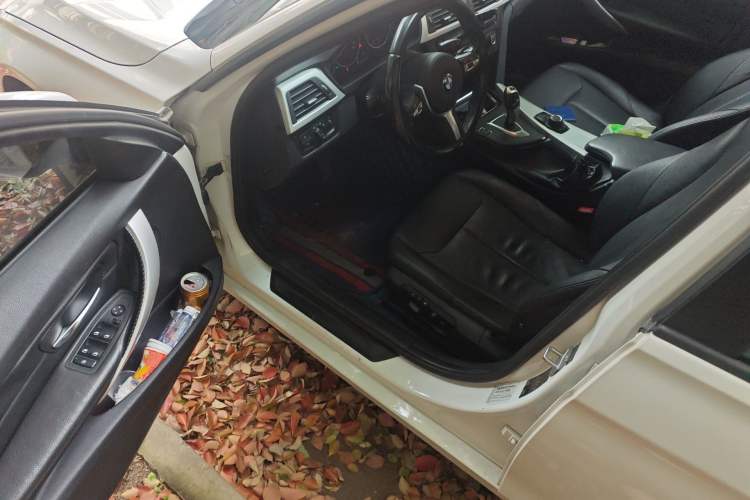 Used BMW 3 Series 2013 320i Sport Edition Driver Seat