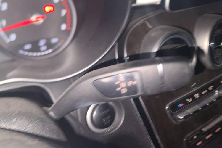Used Mercedes-Benz GLC 2018 GLC 260 4MATIC Luxury Model Gear Lever