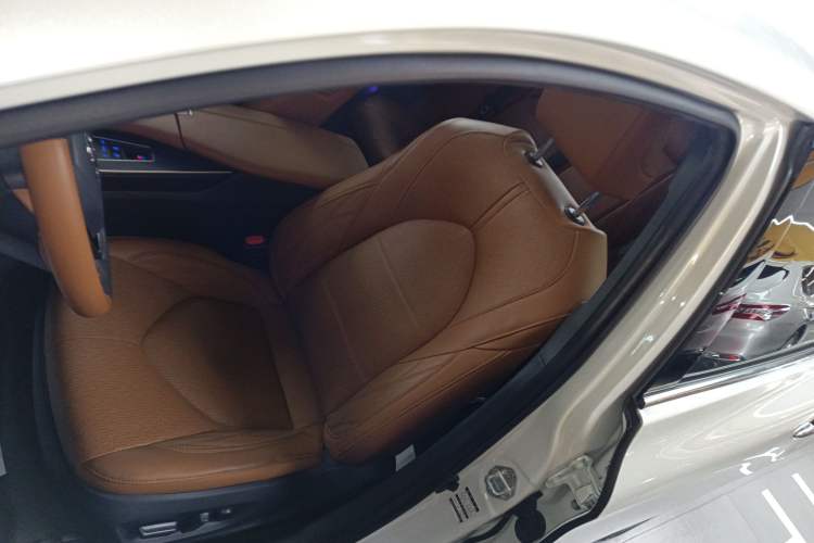 Used Toyota Avalon 2019 Dual-Engine 2.5L XLE Prestige Version China VI Standard