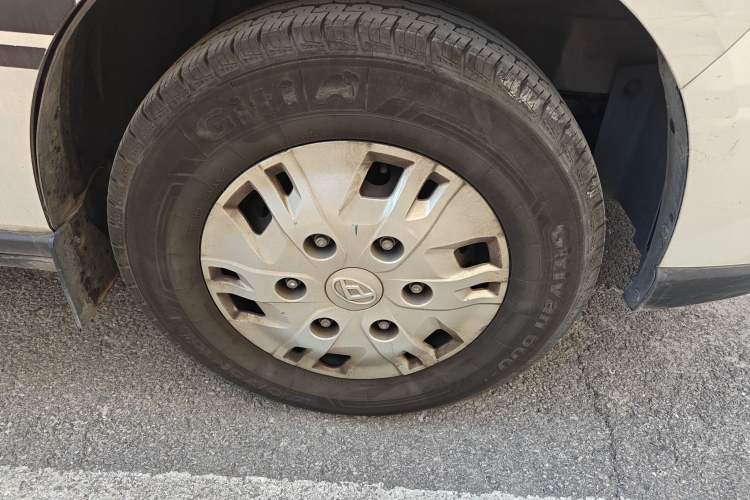 Used SAIC MAXUS Xintu V70 2023 2.0T Elite Edition Manual Transmission Short Wheelbase Low Roof 5/6 Seats (125 hp)