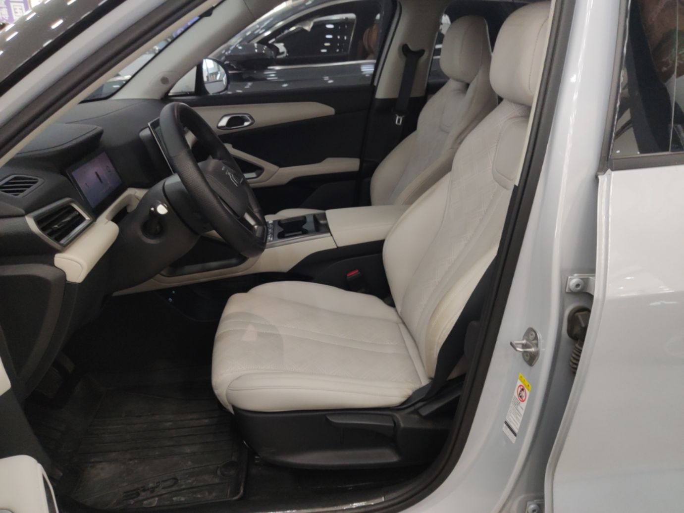 BYD Yuan UP 2025 Model 301KM Leading Version — снимка 17