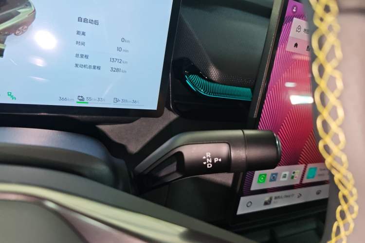 Used Lynk & Co 08 EM-P 2023 220km All-Wheel-Drive Performance Halo Gear Lever