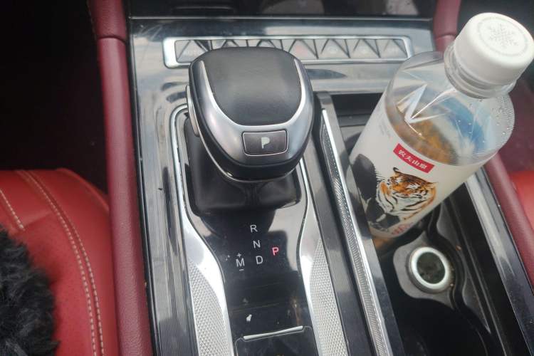 Used Hongqi H5 2024 2.0T Automatic Smart Connect Flagship Edition Gear Lever