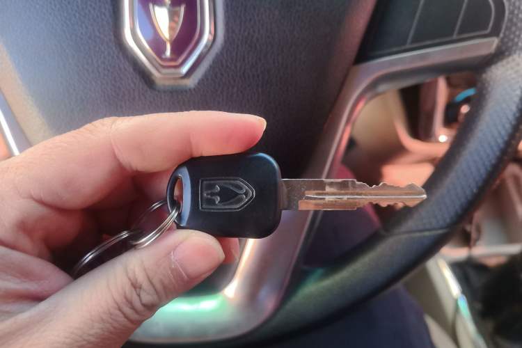 Used Jinbei New Hiace X30L 2018 1.5L Box Truck Wealth Edition DLCG14 Vehicle Key