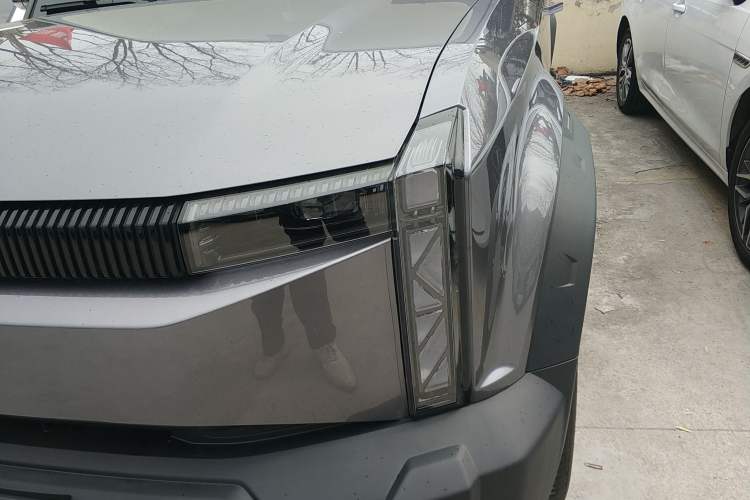 Used iCAR 03 2024 401km Two-Wheel Drive Standard Advanced Version Left Front Headlight