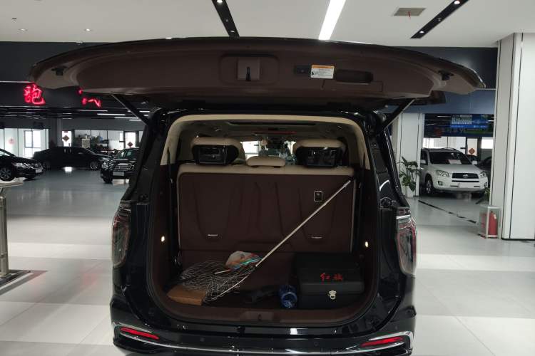 Used Hongqi HQ9 2024 2.0T Business Edition Trunk