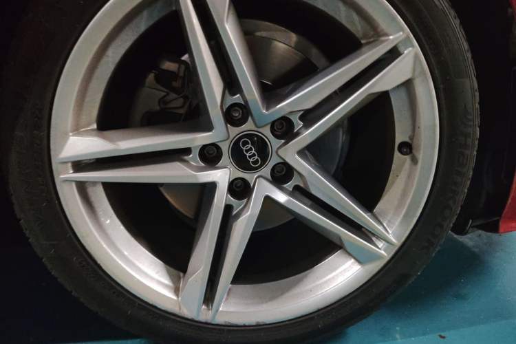 Used Audi A5 2021 Sportback 40 TFSI Stylish and Elegant Model Right Front Wheel Hub