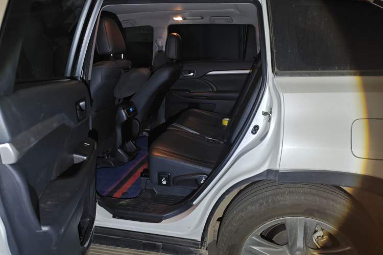 Used Toyota Highlander 2018 2.0T Four-Wheel Drive Prestige Version 7 Seats China V Emission Standard