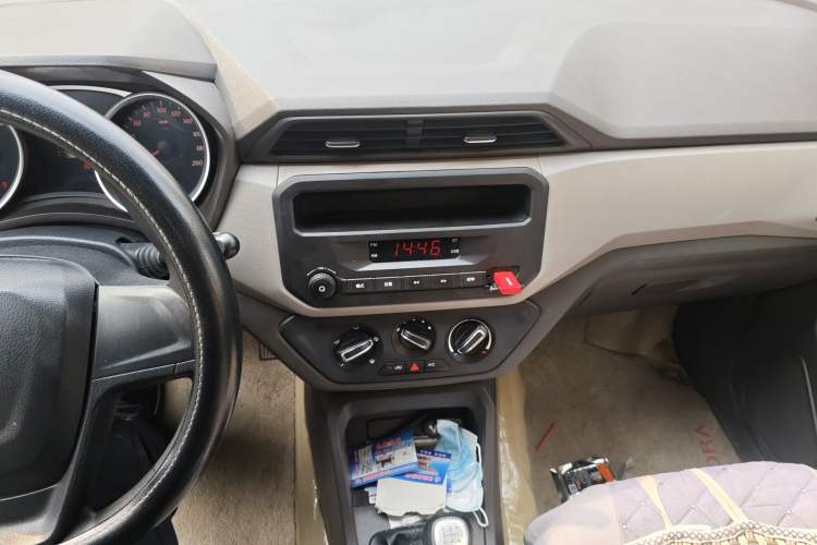 Used Wuling Hongguang 2018 1.5L S Standard Version L2B Audio And AC Panel