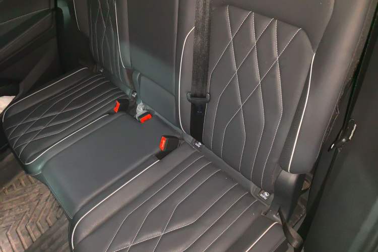 Used Volkswagen Tiguan L 2024 330TSI Automatic Two-Wheel Drive R-Line Enhanced Edition Left Rear Seat