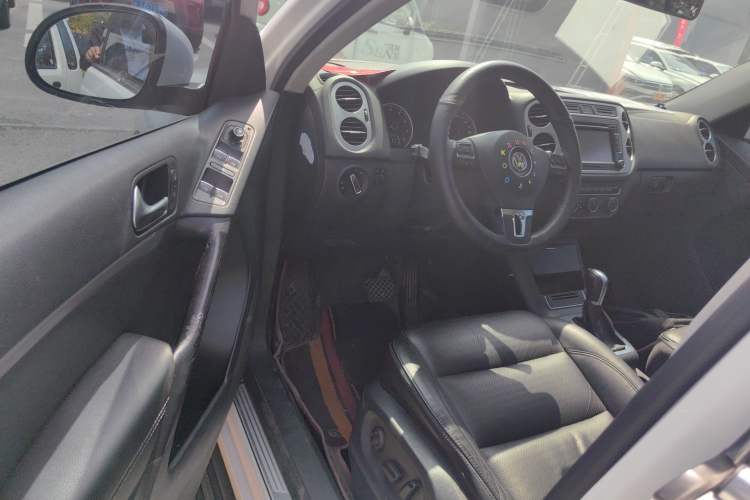 Used Volkswagen Tiguan 2013 1.8 TSI Automatic All-Wheel Drive Luxury Model Driver Seat