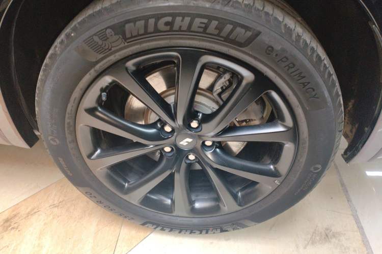 Used Li Auto ONE 2021 Extended-Range 6-Seater Version Right Rear Wheel Hub