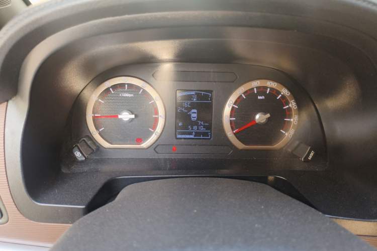 Used FORTHING Lingzhi 2020 M5L 1.6L Base Model 7 Seats Odometer Close Up