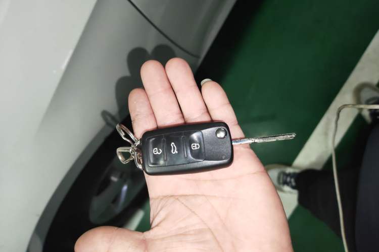 Used Volkswagen Gran Lavida 2015 1.6L Manual Fashion Edition Interior 1