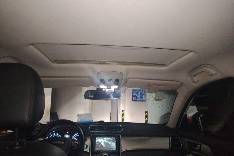 Used Haval H2 2018 Red-Label 1.5T Dual-Clutch Two-Wheel-Drive Elite Model Headliner