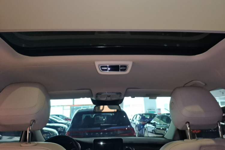 Used Mercedes-Benz V-Class 2021 V 260 Avantgarde Edition Headliner