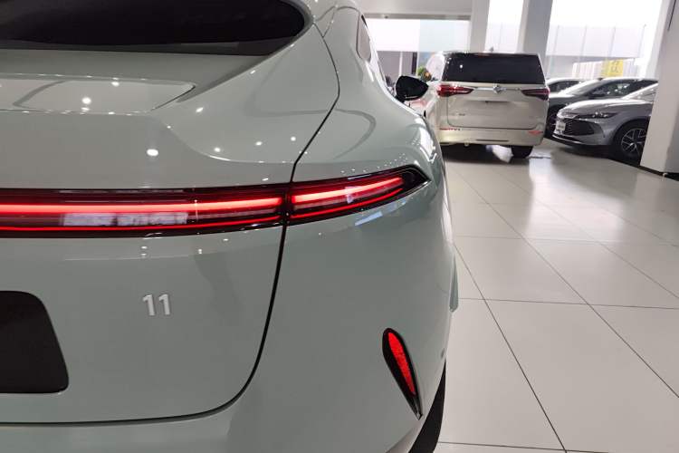 Used Avatr 11 2022 Long-Range Dual-Motor Luxury Edition 5 Seats