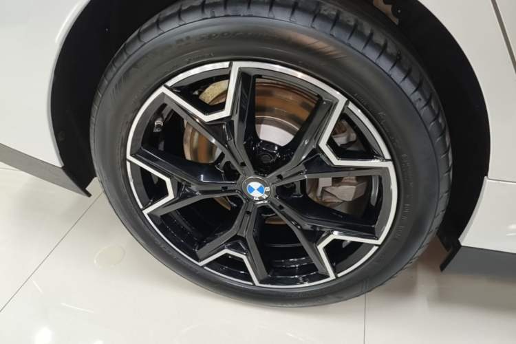 Used BMW i3 2025 eDrive 40 L Midnight Edition Exterior 5
