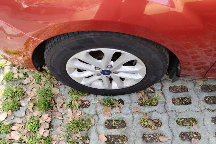 Used Ford Focus 2013 Hatchback Classic 1.8L Automatic Base Model
