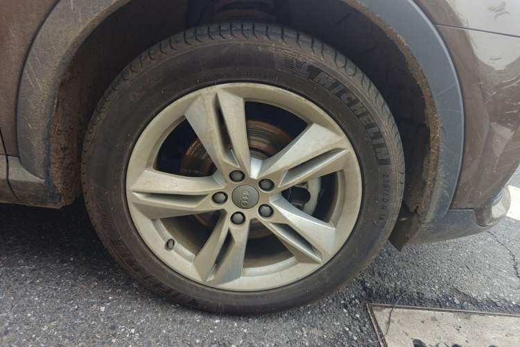 Used Audi Q3 2018 30th Anniversary Edition 30 TFSI Style Model Right Front Wheel Hub