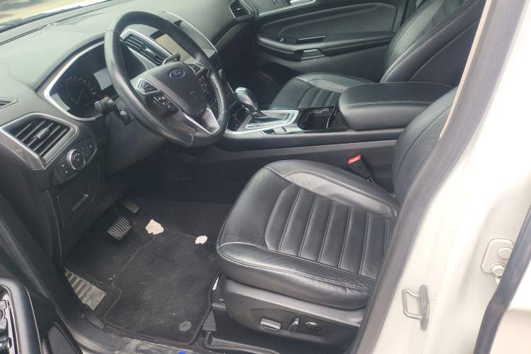 Used Ford Edge 2015 2.0T GTDi Two-Wheel-Drive High-Line Version
